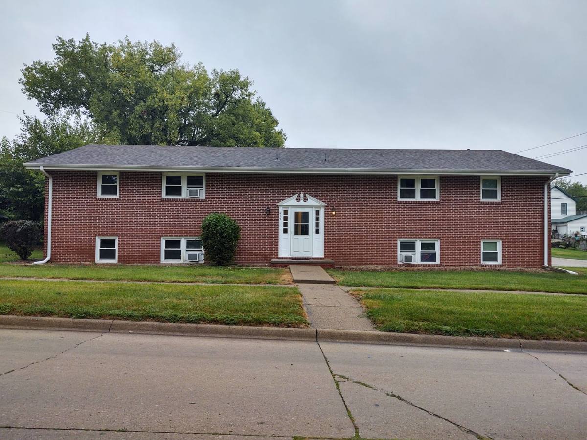 Apartment for rent at 413 S 2nd St, Knoxville, IA 50138