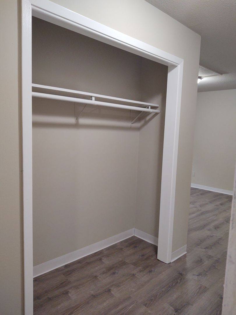 Apartment for rent at 413 S 2nd St, Knoxville, IA 50138