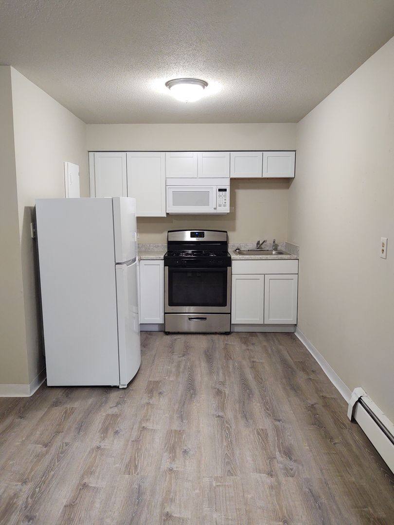 Apartment for rent at 413 S 2nd St, Knoxville, IA 50138