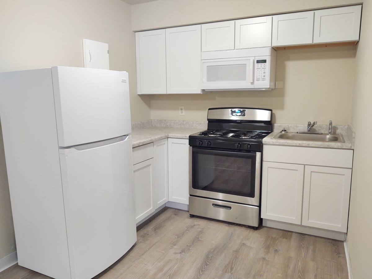 Apartment for rent at 413 S 2nd St, Knoxville, IA 50138