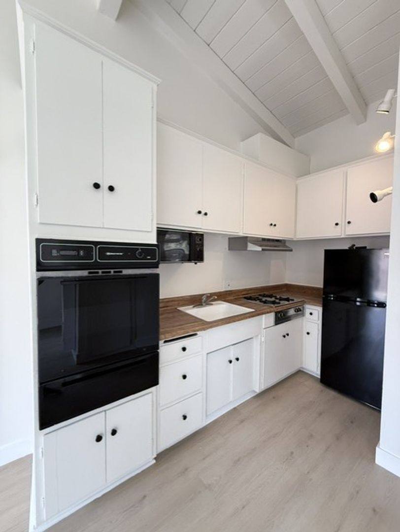 Apartment for rent at 85 N Mar Vista Ave, Pasadena, CA 91106