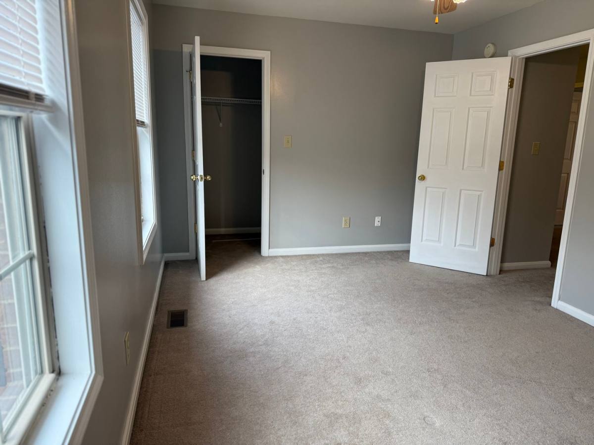 Townhouse for rent at 247 E Green St, Versailles, KY 40383