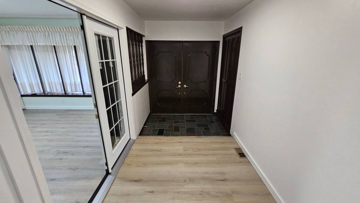 House for rent at 6805 Fredmoor Dr, Troy, MI 48098