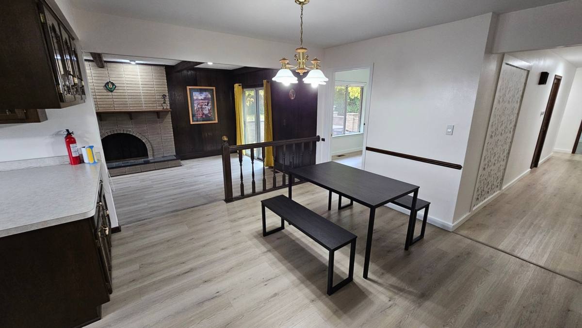 House for rent at 6805 Fredmoor Dr, Troy, MI 48098