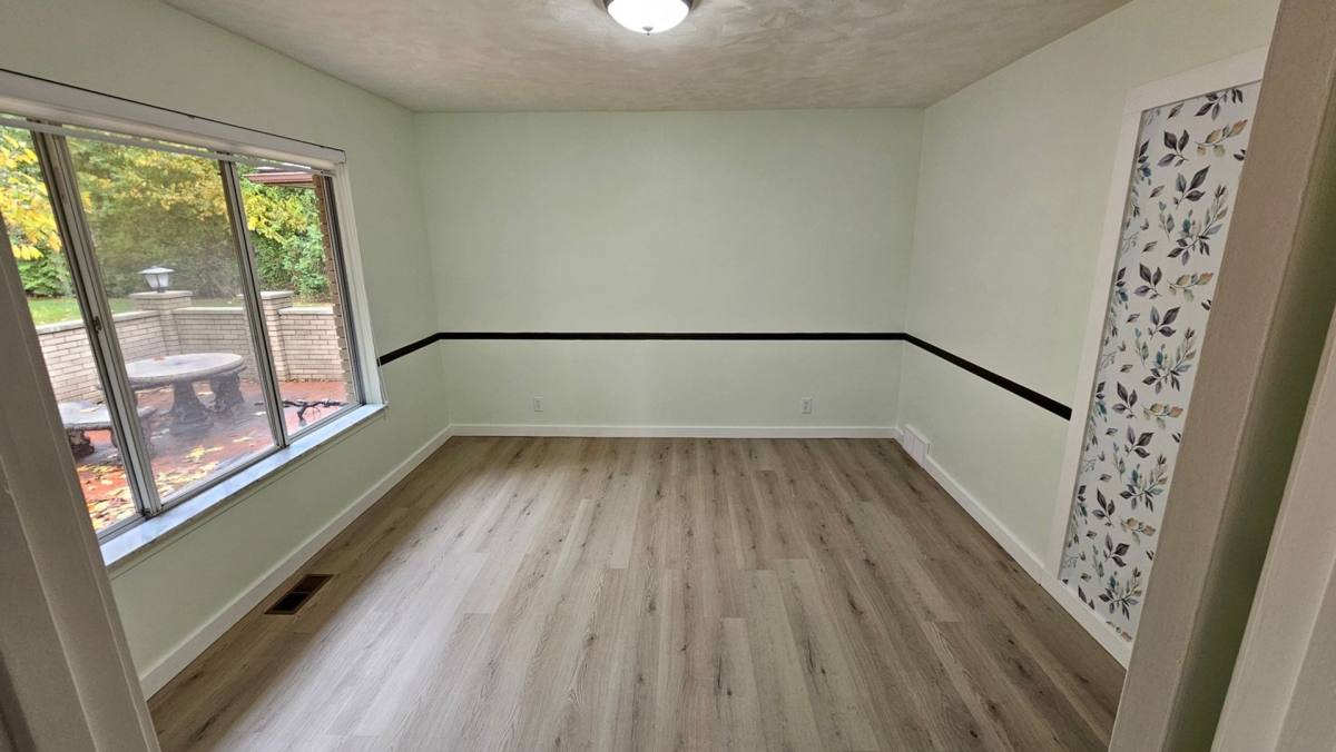 House for rent at 6805 Fredmoor Dr, Troy, MI 48098