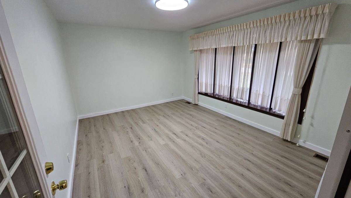 House for rent at 6805 Fredmoor Dr, Troy, MI 48098
