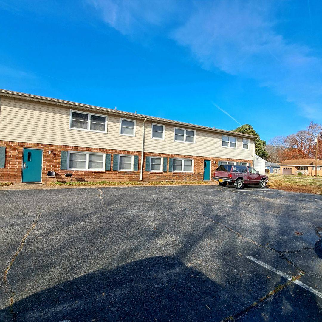 Apartment for rent at 1810 Sparrow Rd, Chesapeake, VA 23320