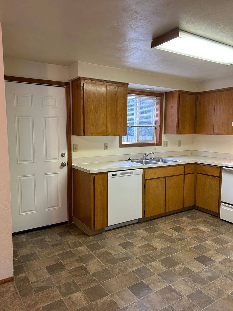 Apartment for rent at 2150-2152 NW Taylor Ave, Corvallis, OR 97330