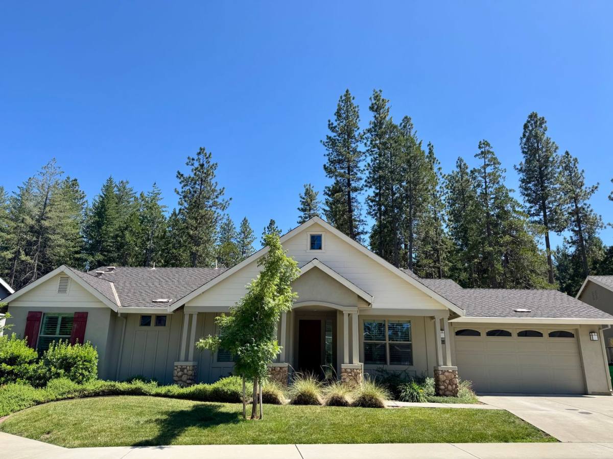 House for rent at 135 Timberwood Dr, Grass Valley, CA 95945