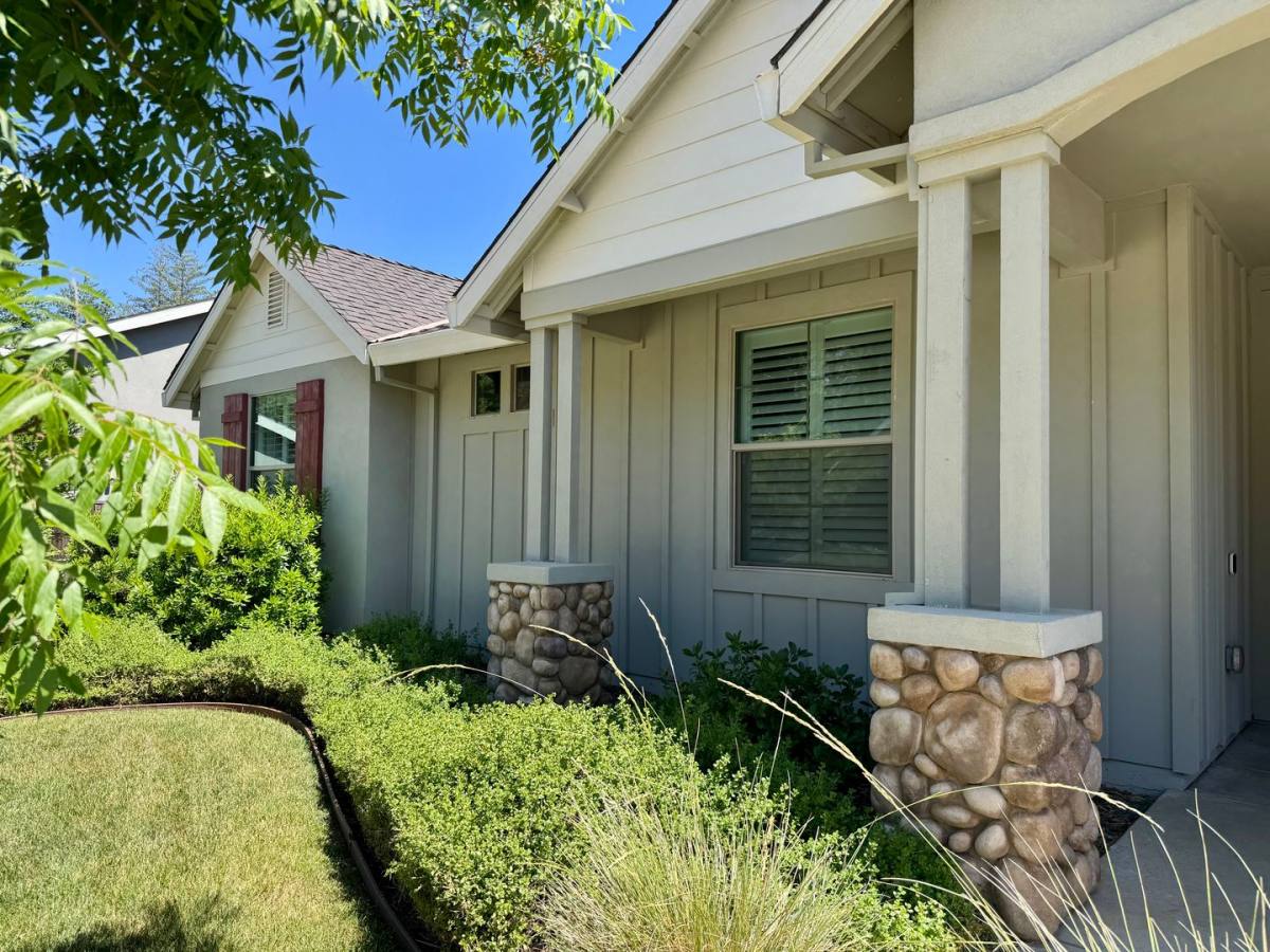 House for rent at 135 Timberwood Dr, Grass Valley, CA 95945