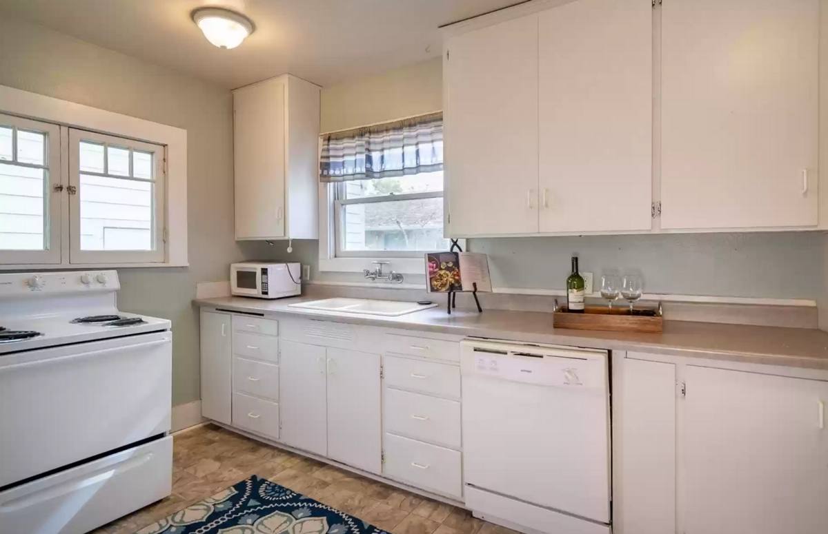 House for rent at 270 E 16th Ave, Eugene, OR 97401