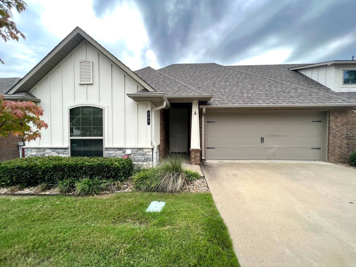 Townhouse for rent at 2525 Roy Rd, Tyler, TX 75707