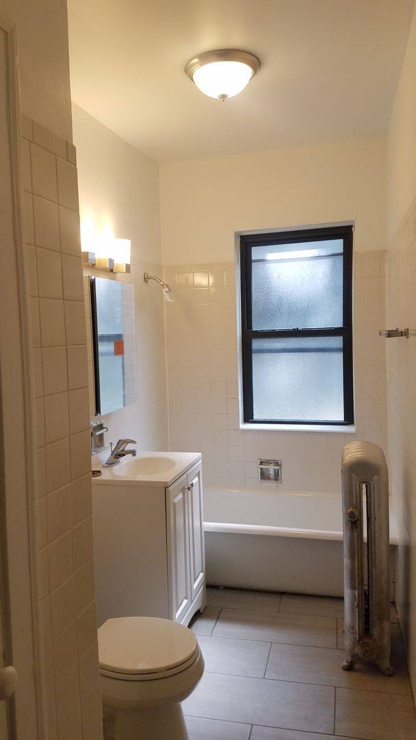Apartment for rent at 5052-54 N Leavitt, Chicago, IL 60625