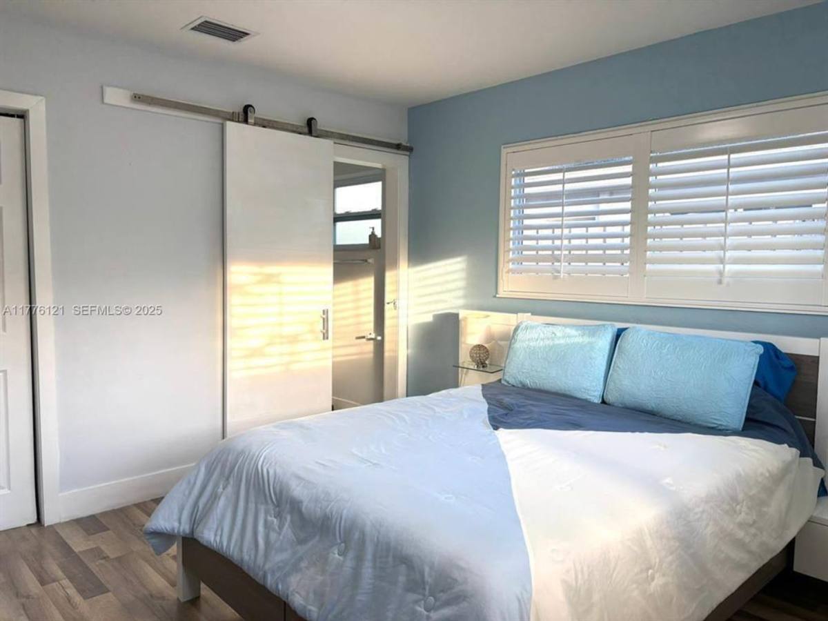 House for rent at 4580 NE 3rd Ave, Fort Lauderdale, FL 33334
