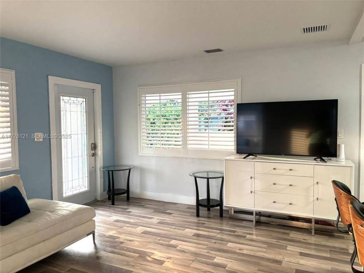 House for rent at 4580 NE 3rd Ave, Fort Lauderdale, FL 33334
