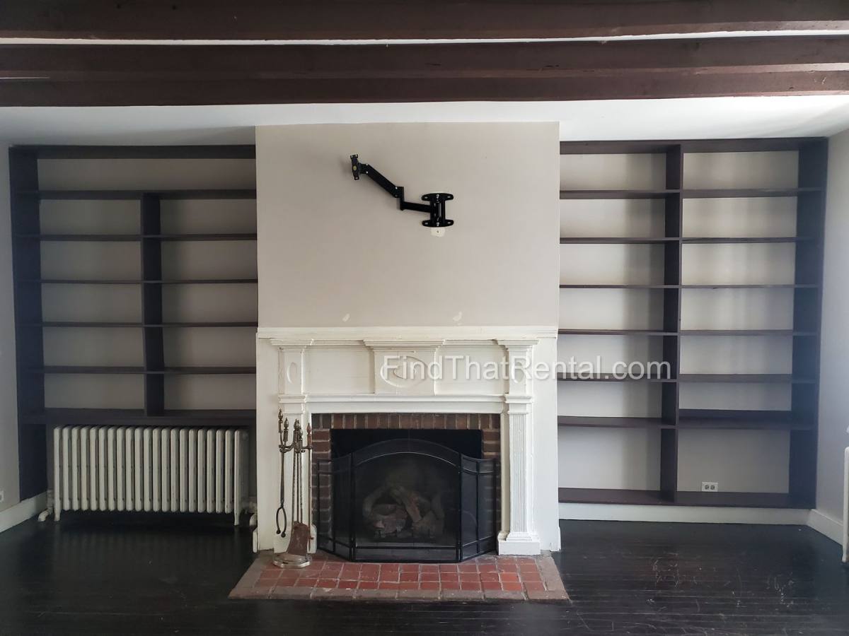 Townhouse for rent at 117 W Pomfret St, Carlisle, PA 17013