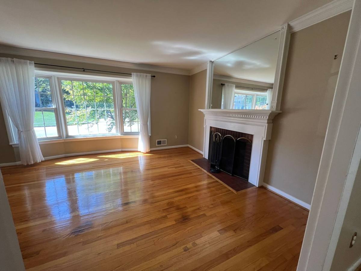 House for rent at 8407 W Blvd Dr, Alexandria, VA 22308