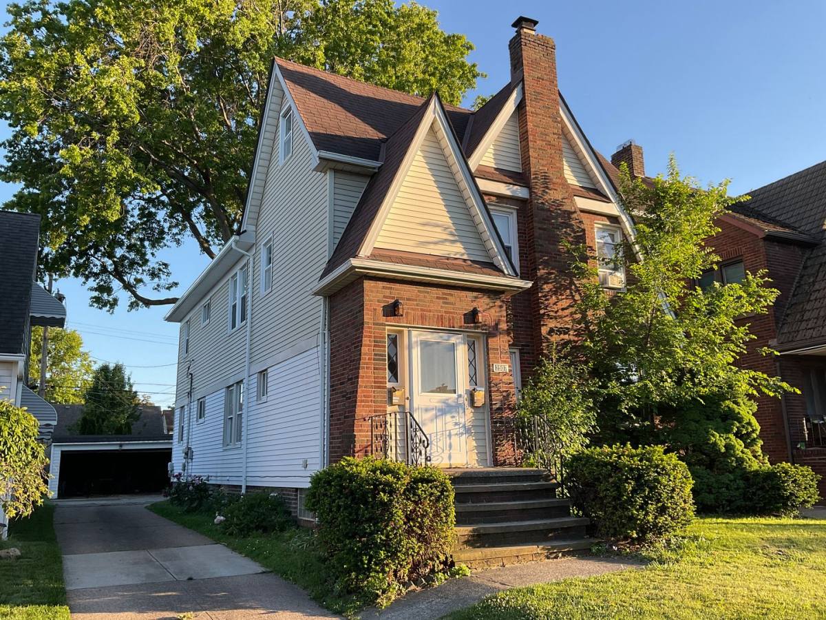 Apartment for rent at 2507 Brookview Blvd, Cleveland, OH 44134