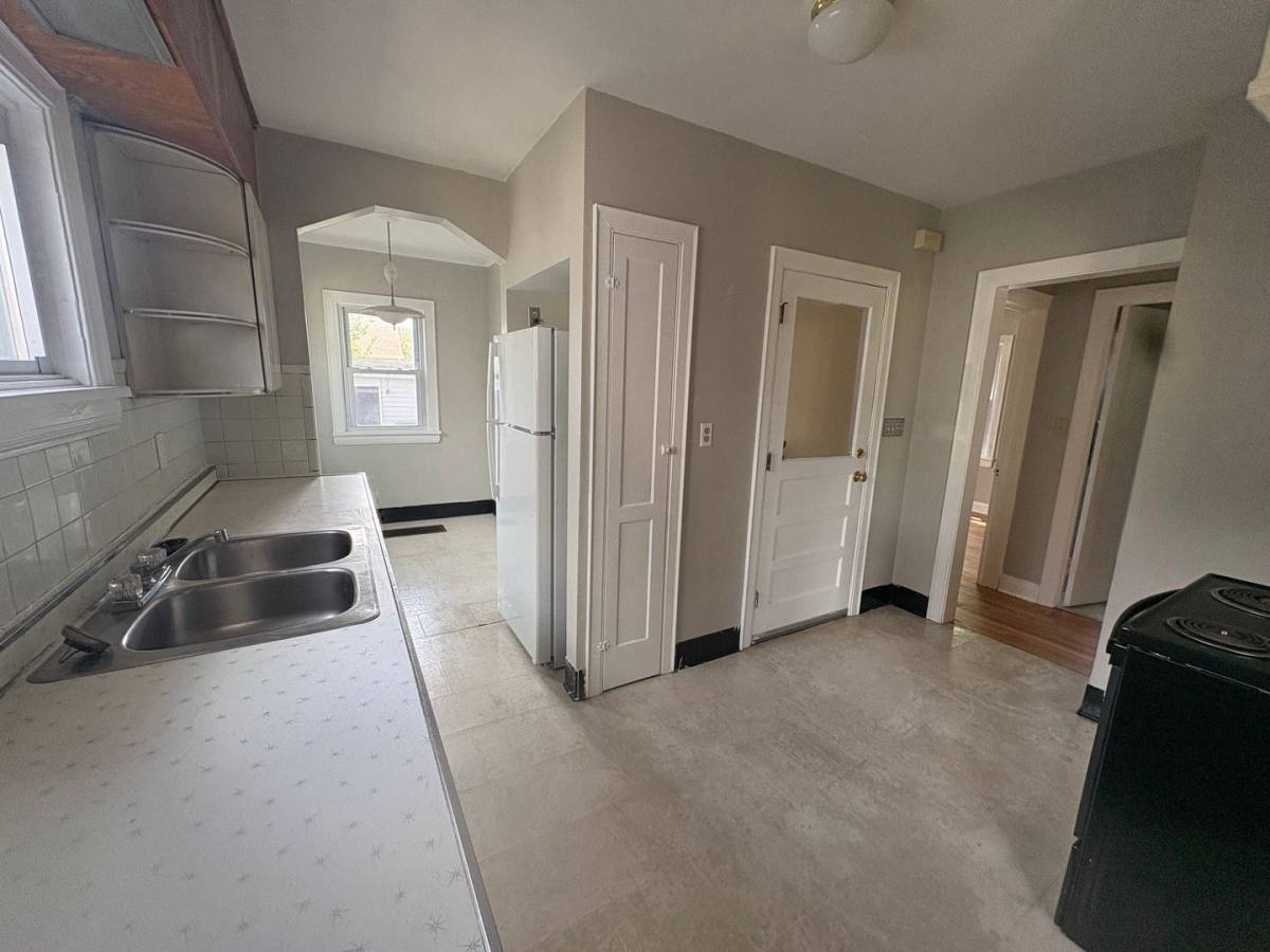 Apartment for rent at 2507 Brookview Blvd, Cleveland, OH 44134