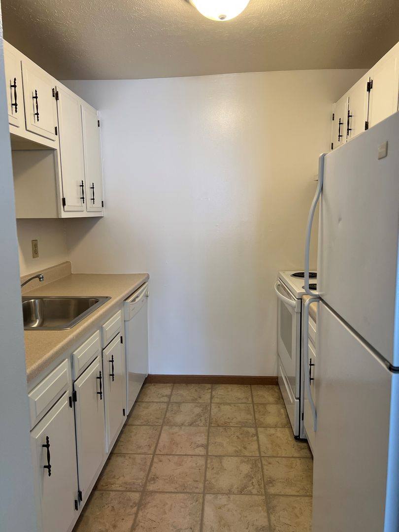 Apartment for rent at 220 Napoleon Rd, Bowling Green, OH 43402