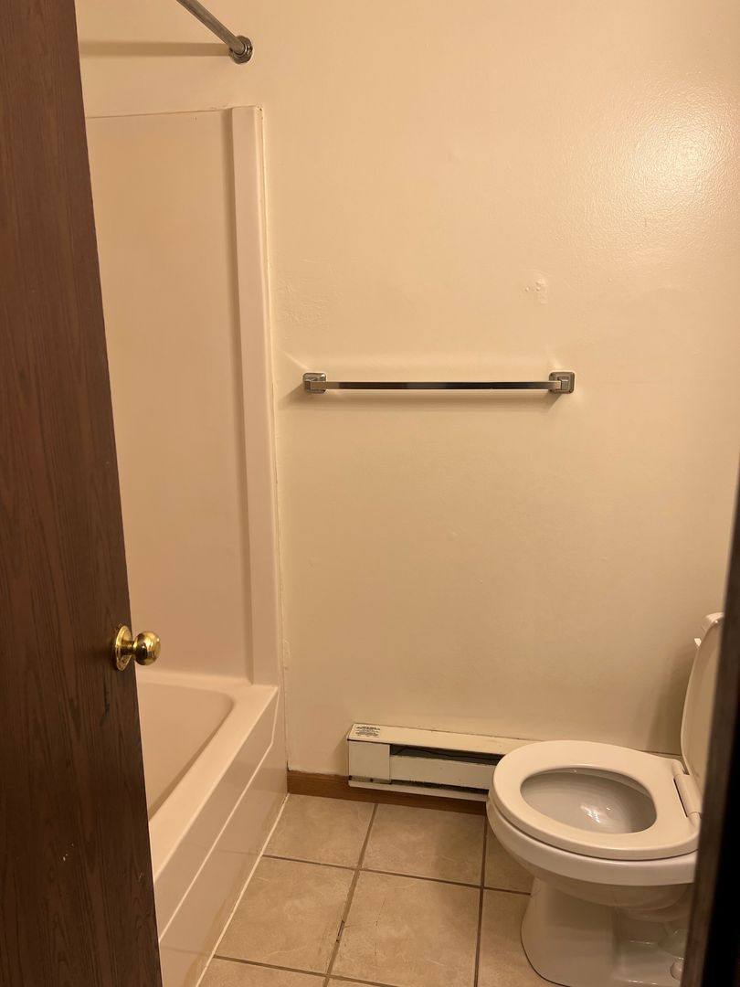 Apartment for rent at 220 Napoleon Rd, Bowling Green, OH 43402