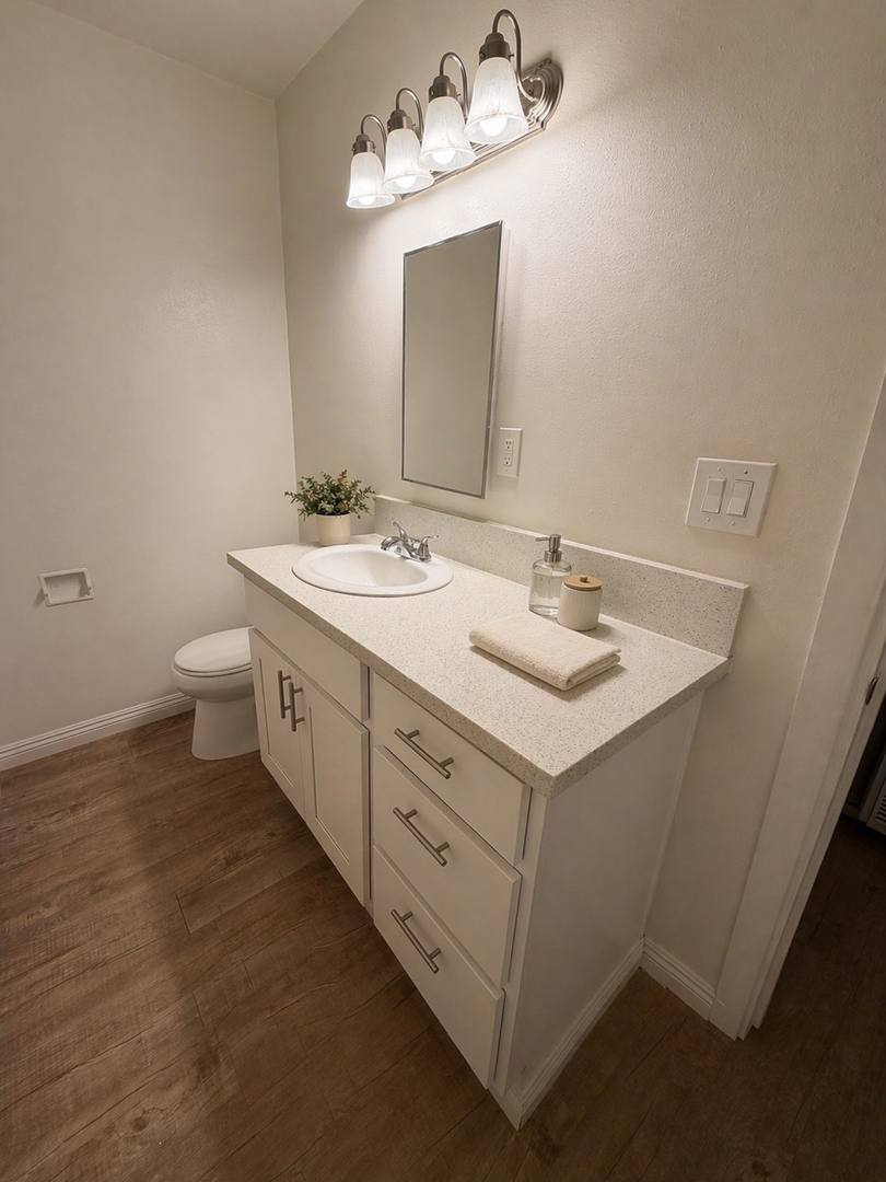 Apartment for rent at 879-897 Center St, Costa Mesa, CA 92627