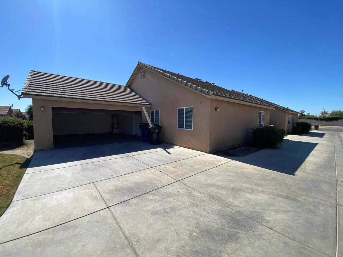 Apartment for rent at 2109 Bella Oaks Dr, Tulare, CA 93274