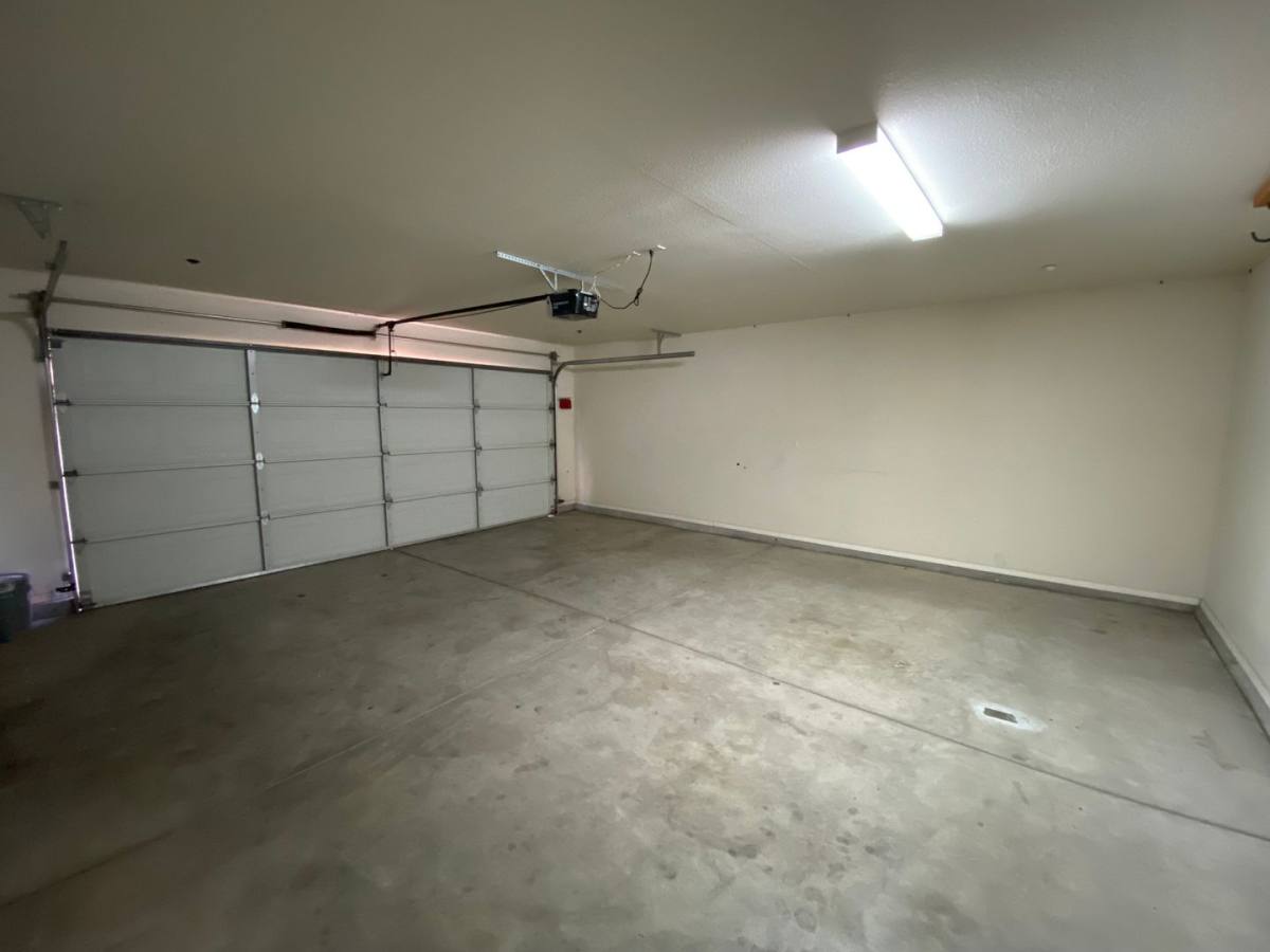 Apartment for rent at 2109 Bella Oaks Dr, Tulare, CA 93274