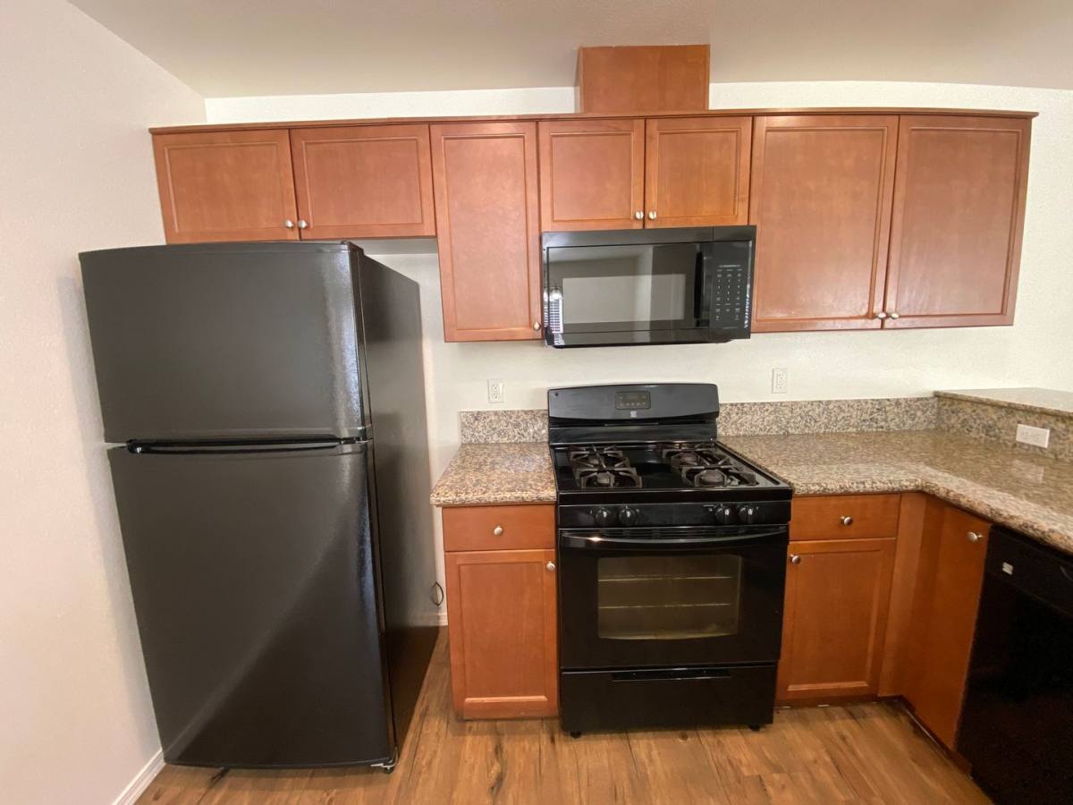 Apartment for rent at 2109 Bella Oaks Dr, Tulare, CA 93274