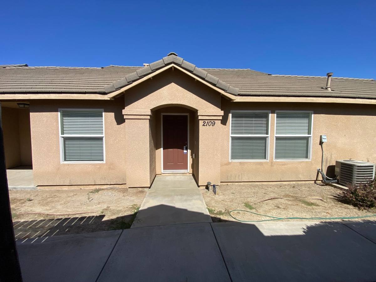 Apartment for rent at 2109 Bella Oaks Dr, Tulare, CA 93274