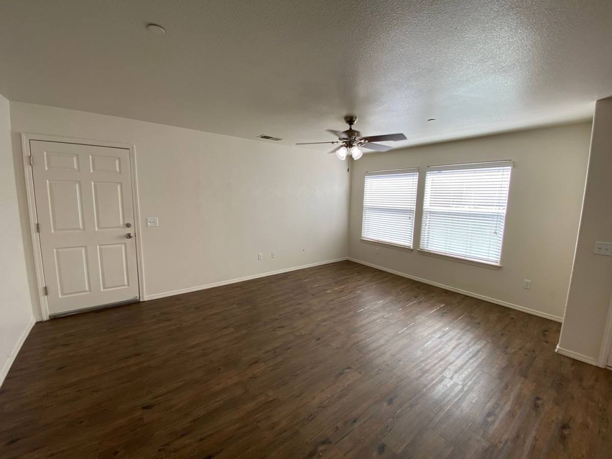 Apartment for rent at 2109 Bella Oaks Dr, Tulare, CA 93274