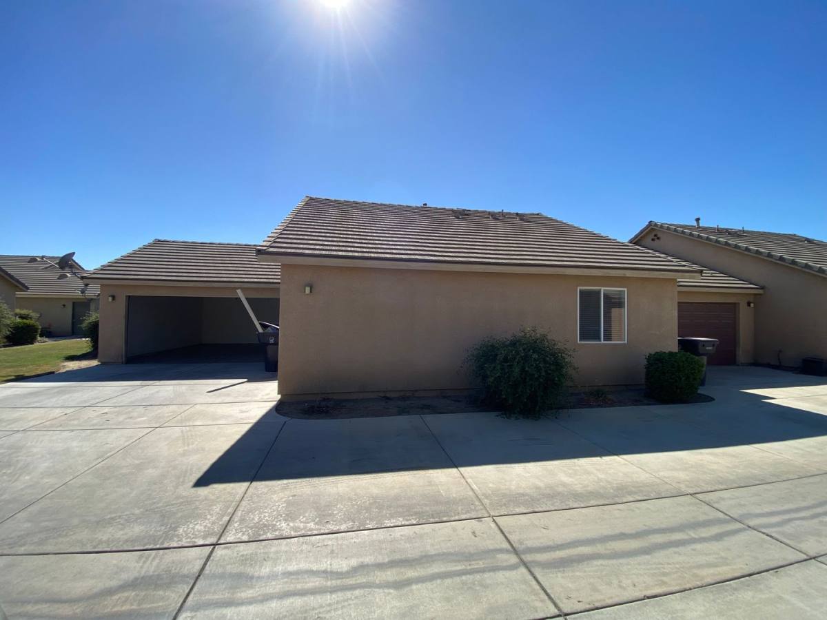 Apartment for rent at 2109 Bella Oaks Dr, Tulare, CA 93274