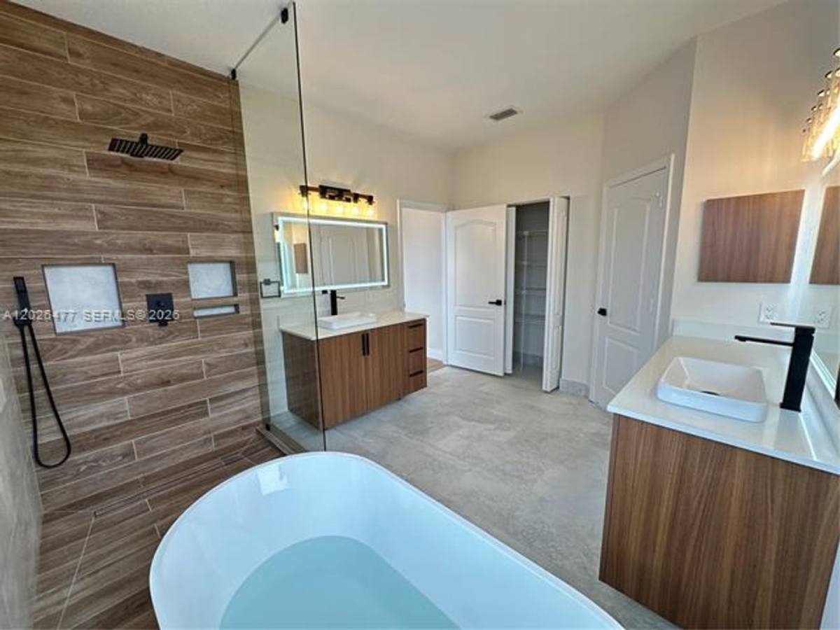 House for rent at 3761 NE 10th St, Homestead, FL 33033