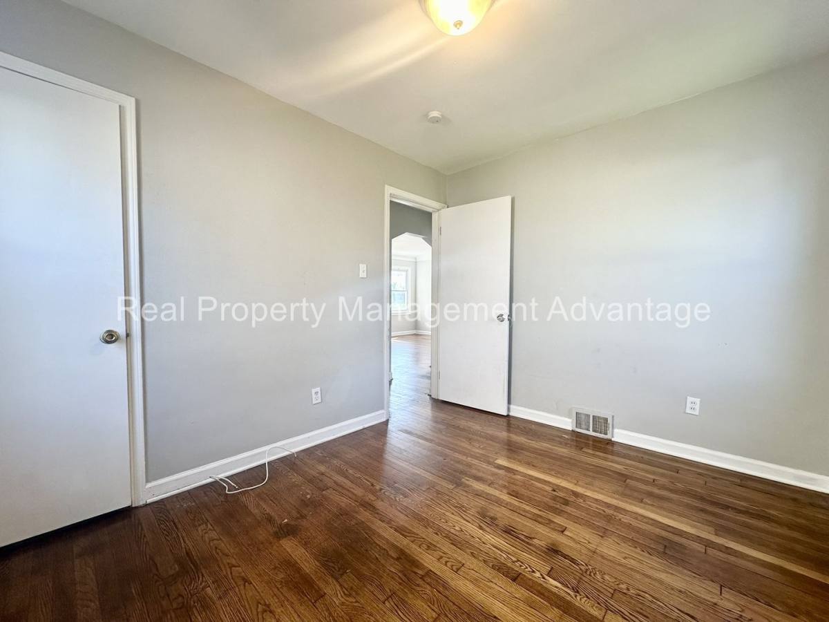 House for rent at 18731 Meier St, Roseville, MI 48066