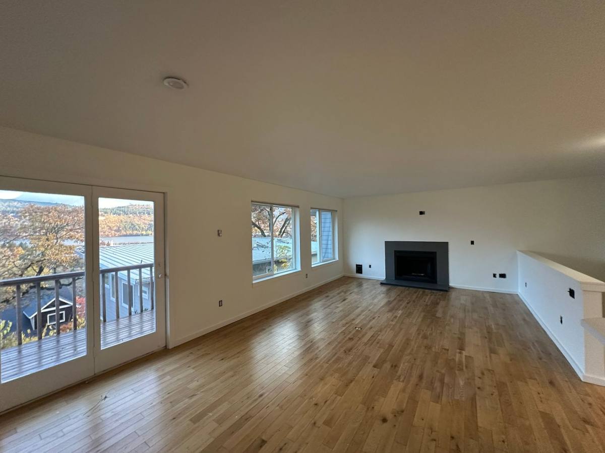 Apartment for rent at 416 E 3rd St, Hood River, OR 97031