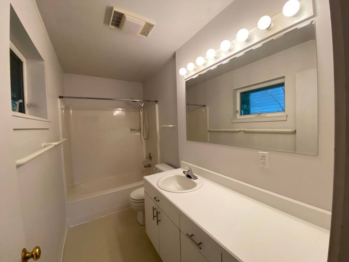 Apartment for rent at 416 E 3rd St, Hood River, OR 97031