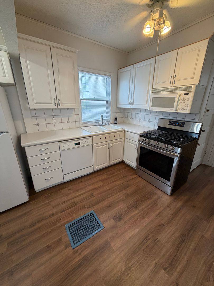 House for rent at 1168 11th St, Des Moines, IA 50314