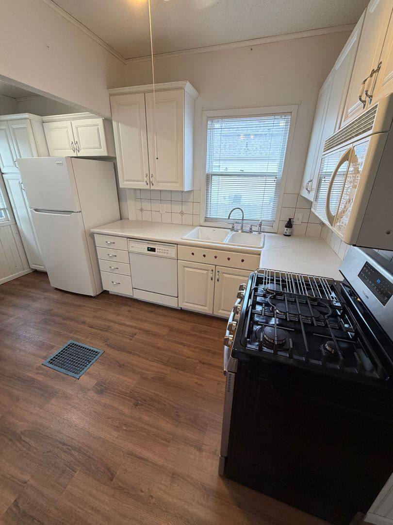 House for rent at 1168 11th St, Des Moines, IA 50314