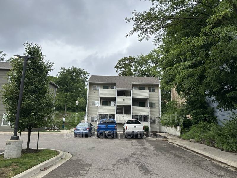 Apartment for rent at 913 Michigan St, Lawrence, KS 66044