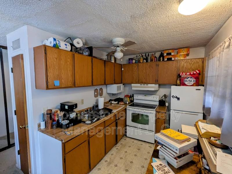 Apartment for rent at 913 Michigan St, Lawrence, KS 66044