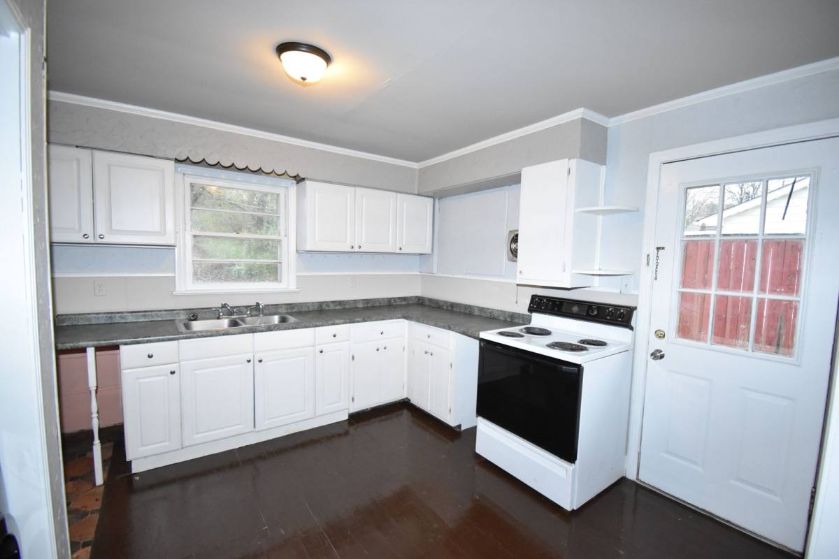 House for rent at 141 W Rossview Rd, Clarksville, TN 37040