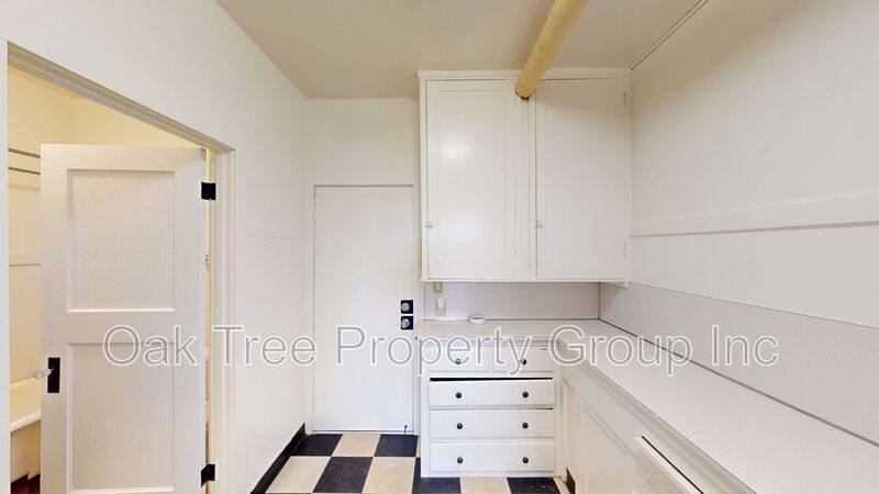 House for rent at 450 40th St, Oakland, CA 94609