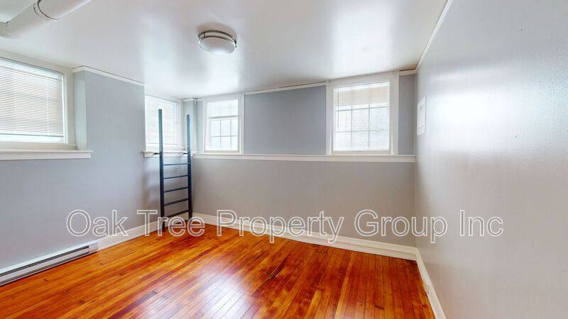House for rent at 450 40th St, Oakland, CA 94609