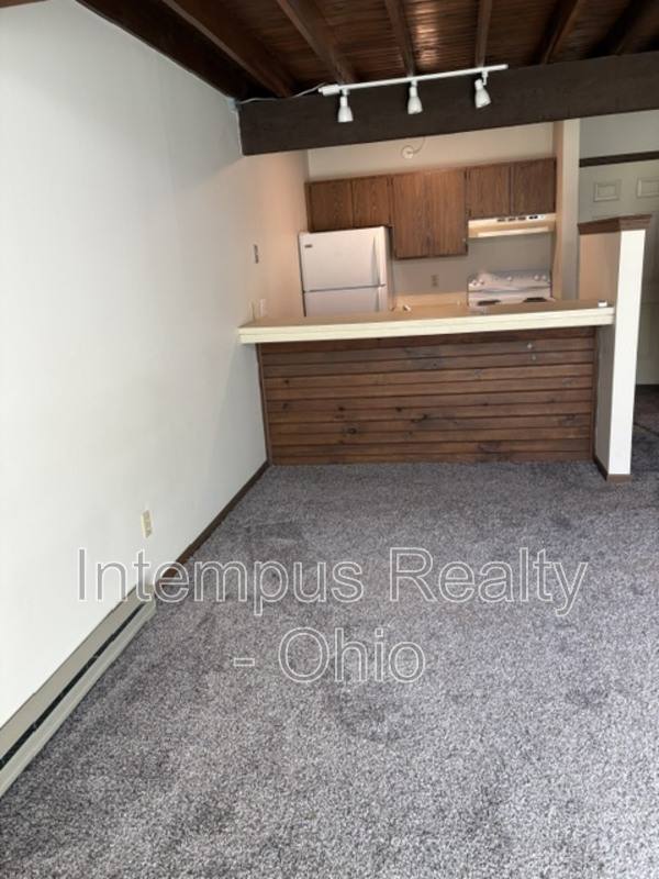 Apartment for rent at 794 Kentwood Dr, Youngstown, OH 44512