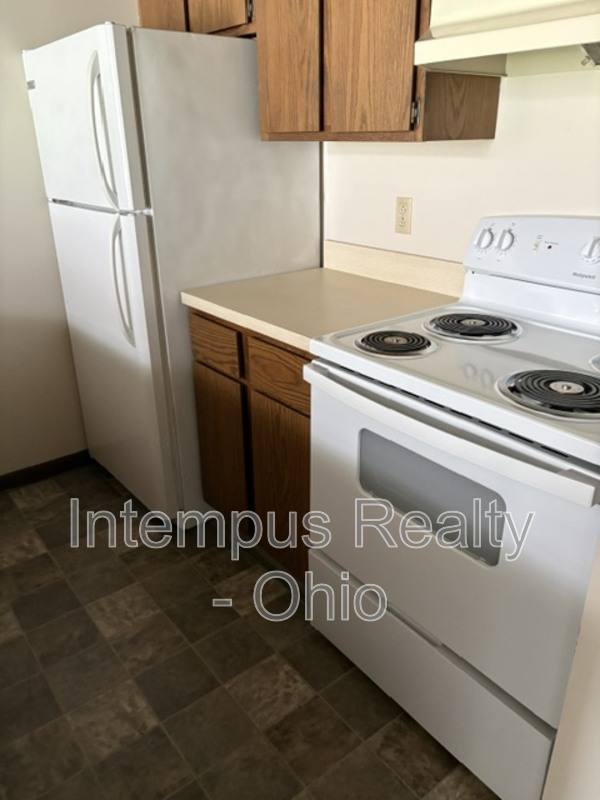 Apartment for rent at 794 Kentwood Dr, Youngstown, OH 44512