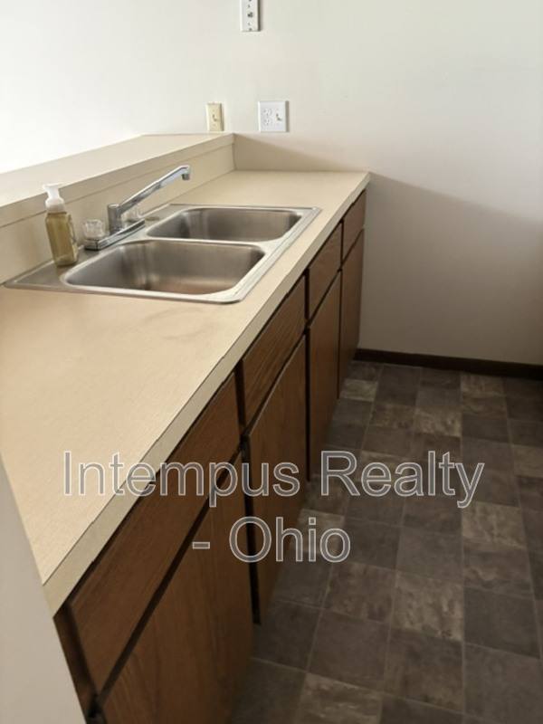 Apartment for rent at 794 Kentwood Dr, Youngstown, OH 44512