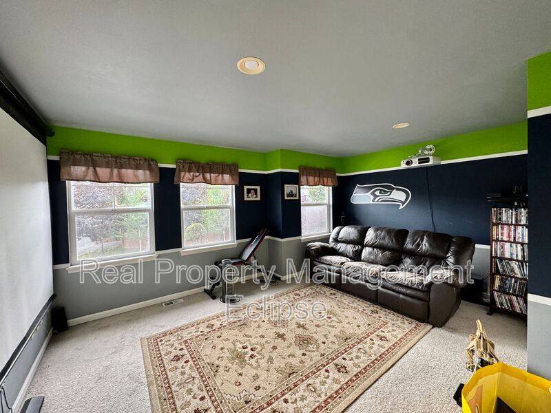 House for rent at 17617 32nd Ave SE, Bothell, WA 98012