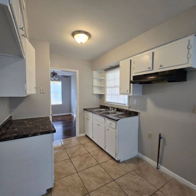 House for rent at 344 E Shelby Dr, Memphis, TN 38109