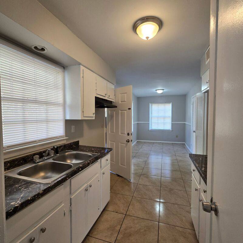 House for rent at 344 E Shelby Dr, Memphis, TN 38109