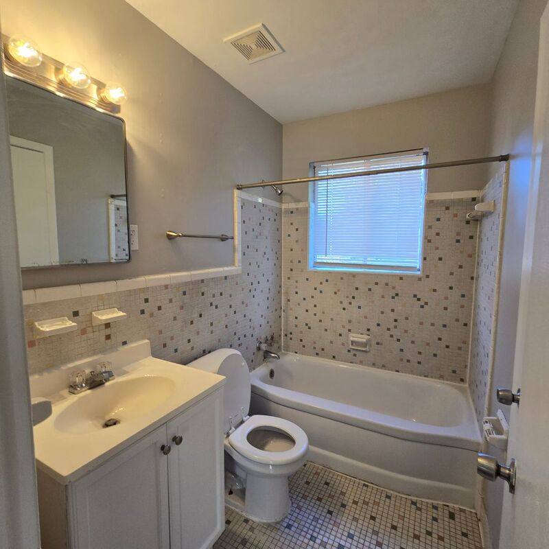 House for rent at 344 E Shelby Dr, Memphis, TN 38109